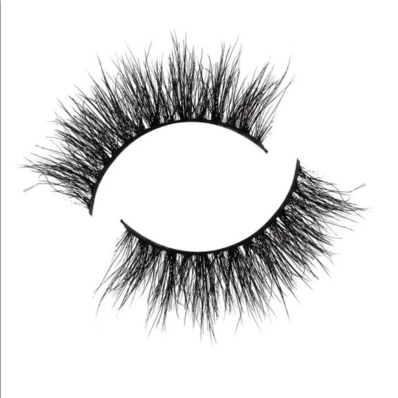 Lavaa Beauty Flirty Lash Set Exclusive 3D Mink Eyelashes Up to 30 Uses Brand New - Picture 3 of 5